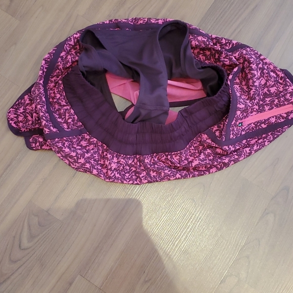 Lululemon 4" Tracker Short size 6 - Picture 4 of 9